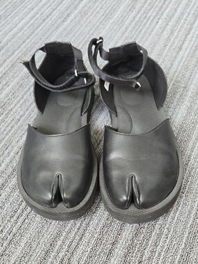 Suicoke Japan Unisex Tabi Split Toe Shoes